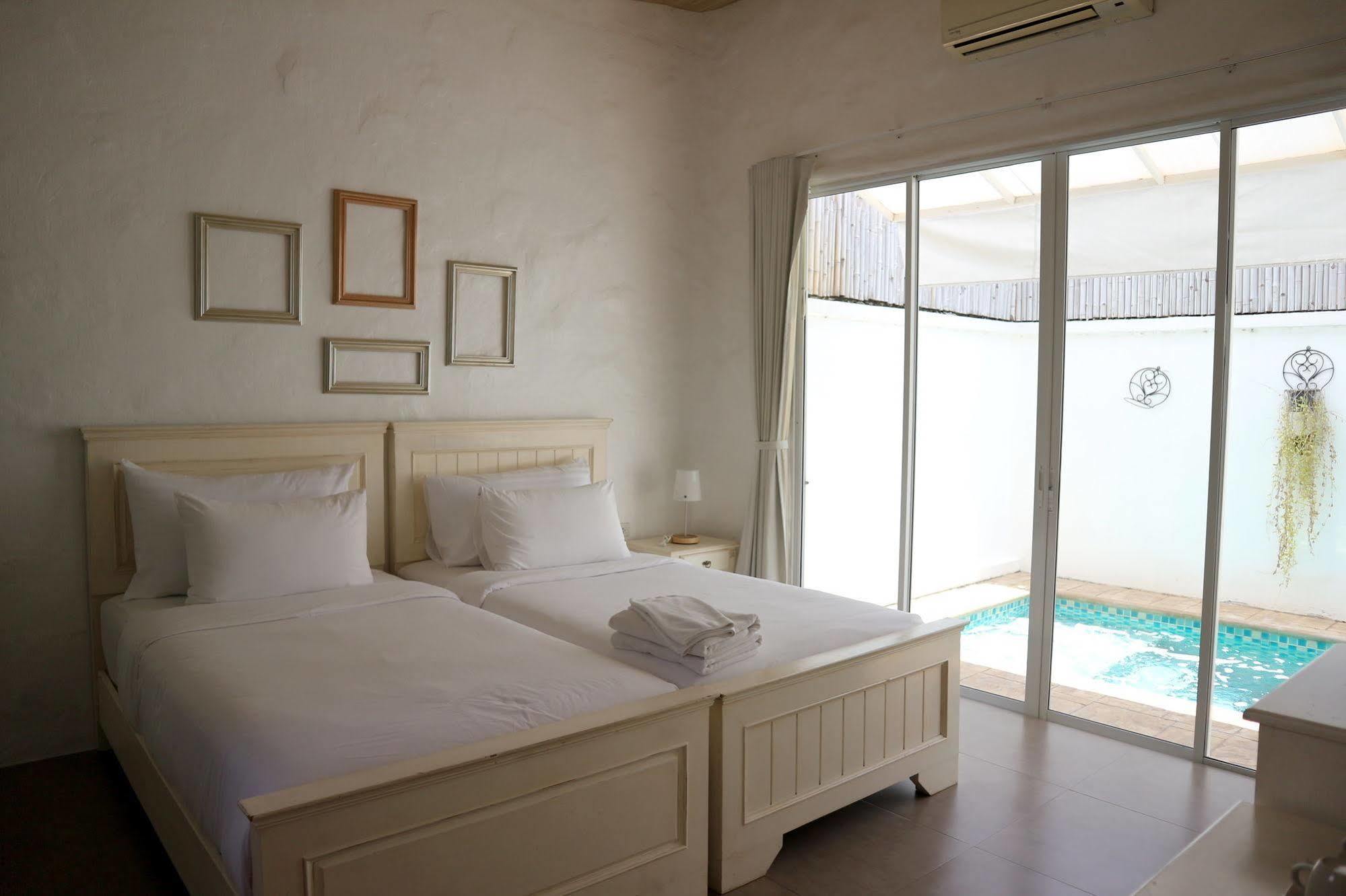 Costa Village Pool Villa Джомтиен Бийч Екстериор снимка